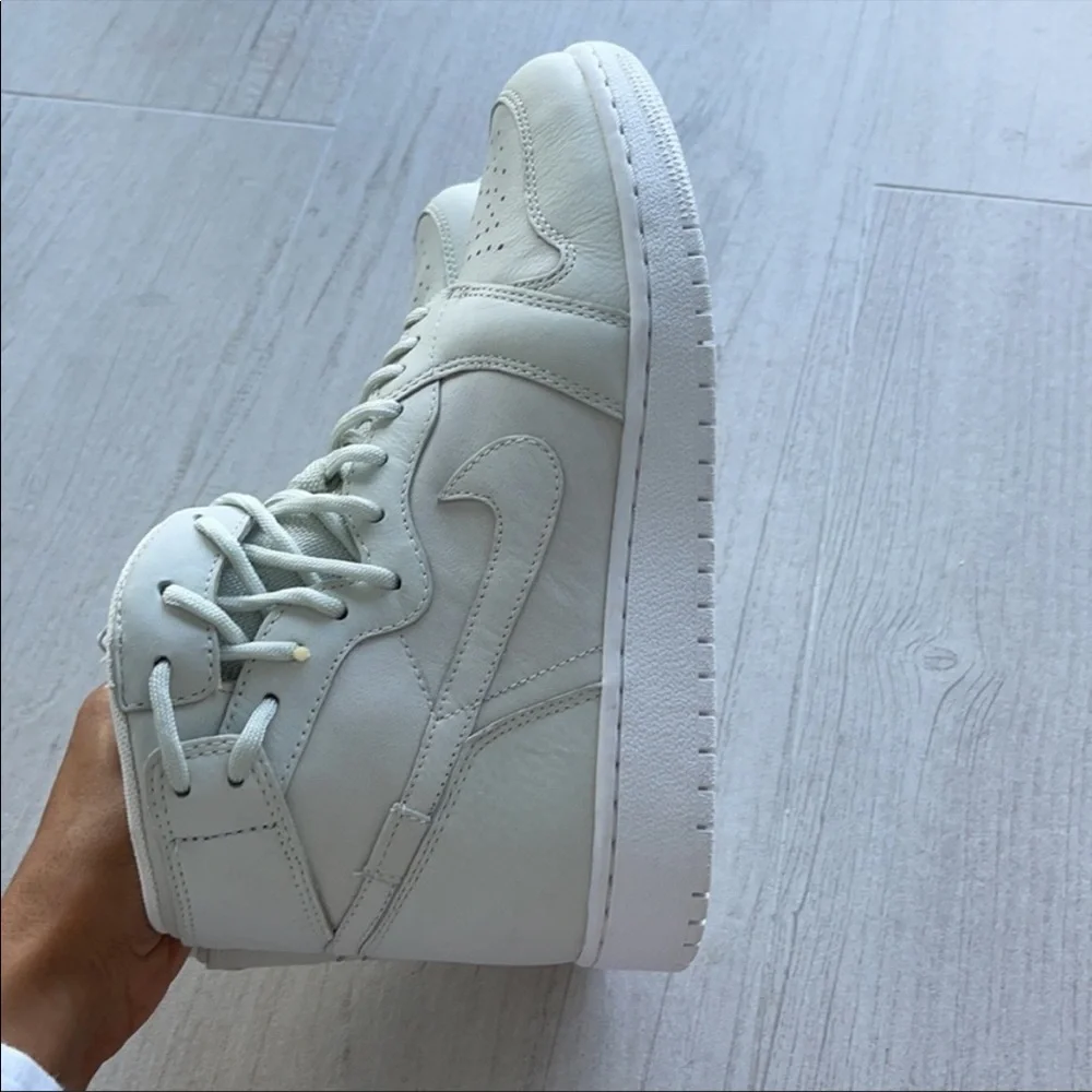 Nike Air Jordan limited edition X revolve - Picture 4 of 6